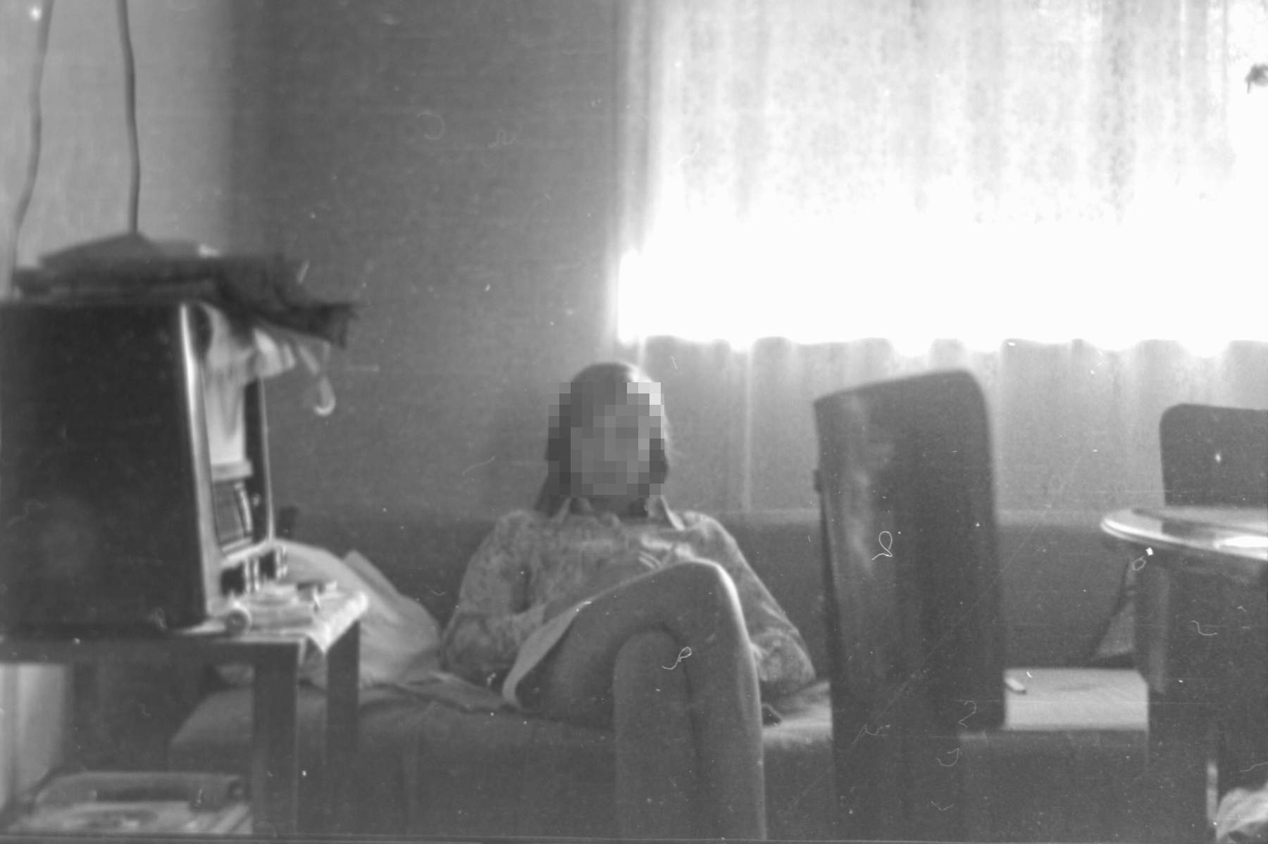 The typical pose, all leg.